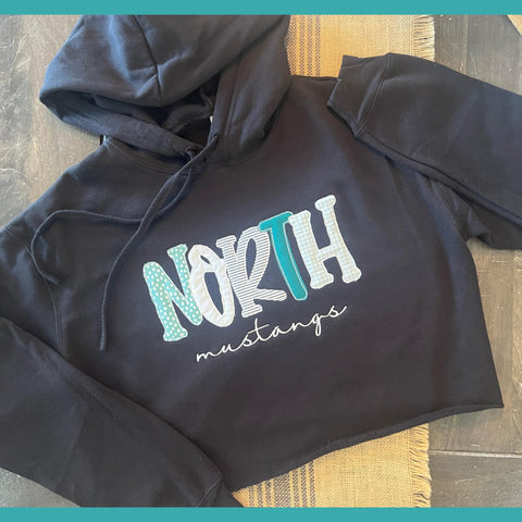 NORTH BLACK CUSTOM SPORT/MUSTANGS MULTI FABRIC/EMBROIDERED CROP HOODIE